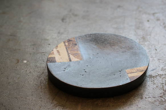黒釉たまご台皿（七寸） 1枚目の画像