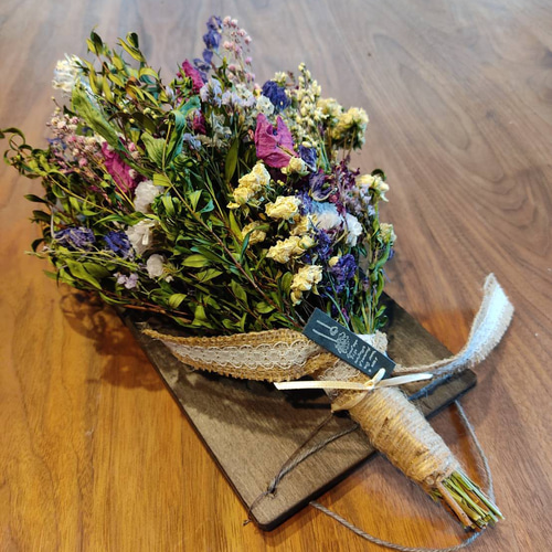 銀梅花と白薔薇の爽やかスワッグ♡ ドライフラワー ハナノツヅキ 通販