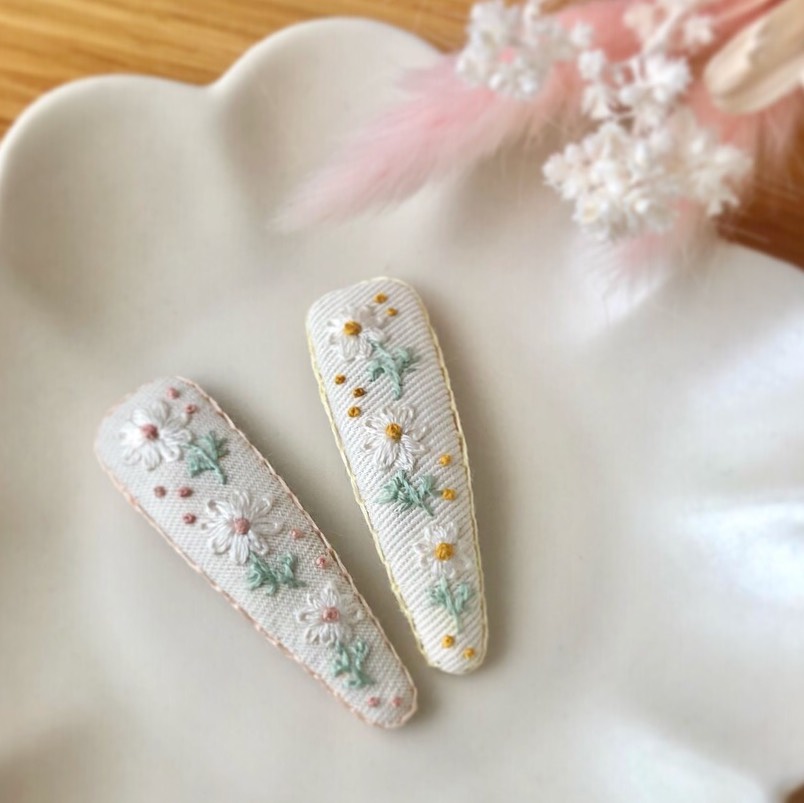 パールつき刺繍花 ベビーヘアクリップ ヘアピン ヘアゴム 花 刺繍花 ホワイト 楽天市場】【 ベビー ヘアクリップ 】パール付き レースフラワー