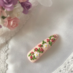 受注制作】ゆれるお花の刺繍パッチンピン ヘアクリップ ヘアピン