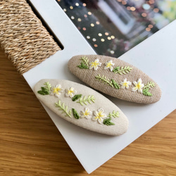 受注制作】ゆれるお花の刺繍パッチンピン ヘアクリップ ヘアピン