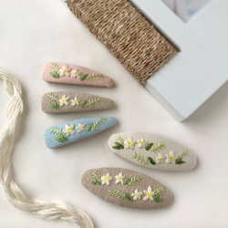 受注制作】ゆれるお花の刺繍パッチンピン ヘアクリップ ヘアピン