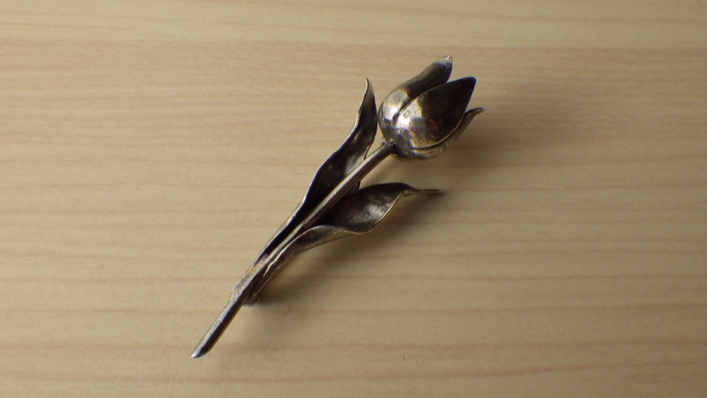 チューリップのブローチ