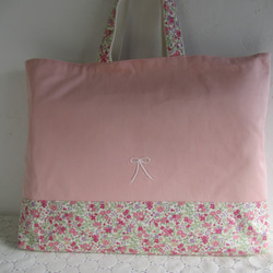 【大きめ】サイズが選べる☆レッスンバッグ　ピンク花柄3　リボン刺繍つき 1枚目の画像