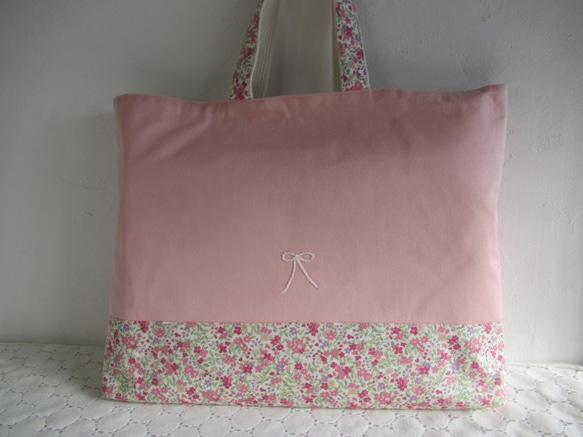 【大きめ】サイズが選べる☆レッスンバッグ　ピンク花柄3　リボン刺繍つき 1枚目の画像