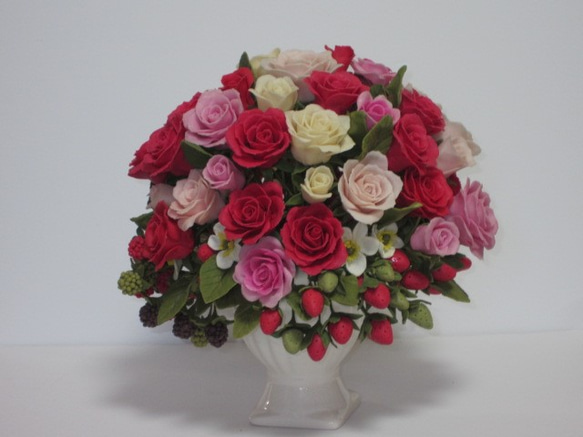 超豪華　華麗なる薔薇＆苺　樹脂粘土　オブジェ　ゆこりん工房　プレゼントにも 3枚目の画像