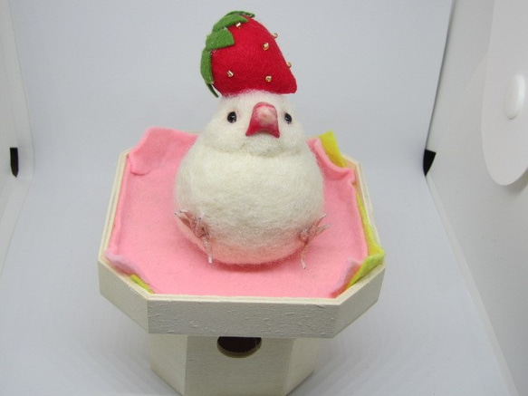 再販♥正月飾り 羊毛フェルト 可愛い文鳥モチの飾り 鏡餅 苺 鳥 ゆ 