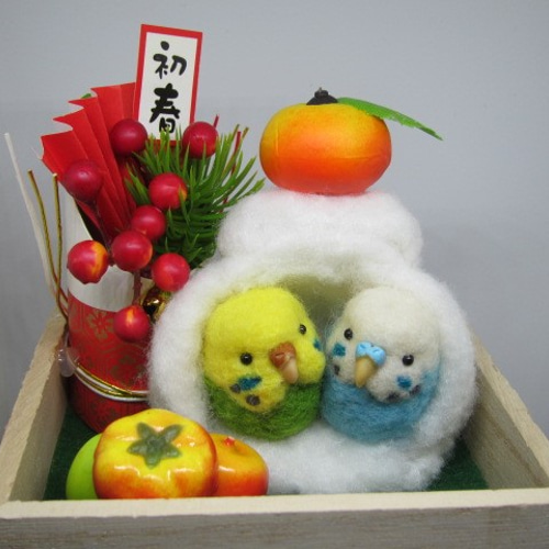正月飾り 羊毛フェルト セキセイインコ かまくら鏡餅の中で♪ユニーク 