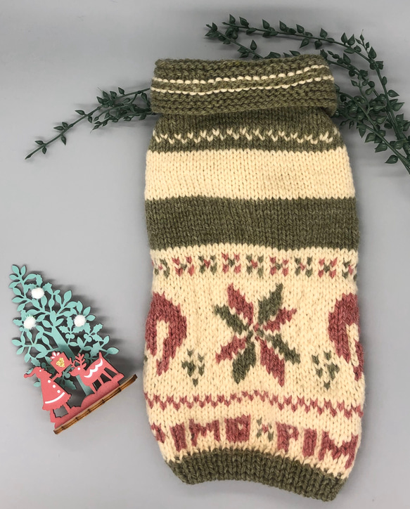 ワンコ　クリスマスカラー　カウチン風手編みセーター　 4枚目の画像
