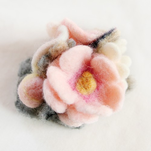 フェルトコサージュSasanqua