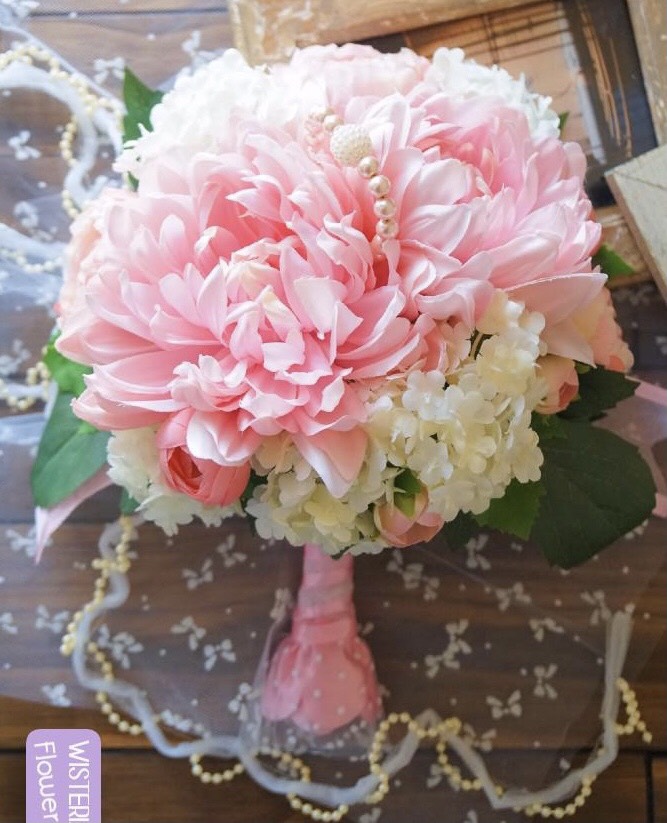 ピンク色ダリア　ウェディングブーケ