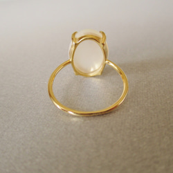 人気No.1★アンティーク調のマザーオブパールのシンプルリング 大粒白蝶貝の上品な輝きの指輪 4枚目の画像