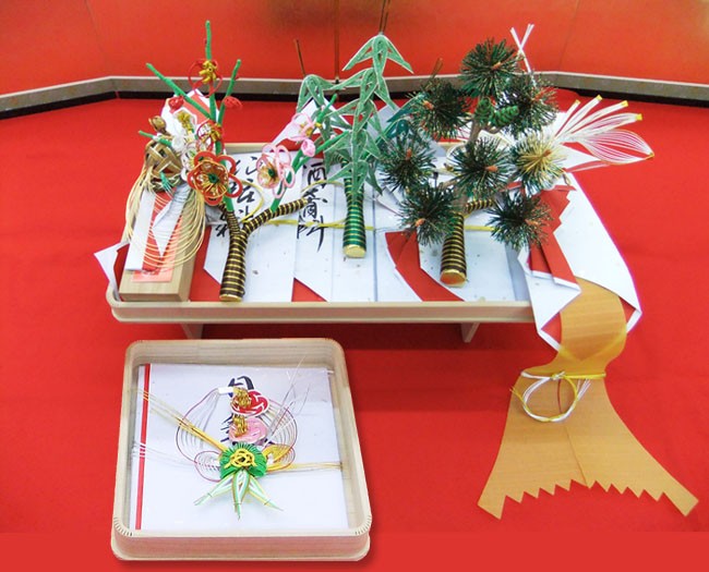 [ 略式結納シリーズ ] 天翔 （ 足付き白木台 , 毛せん , 化粧箱 付き ）水引