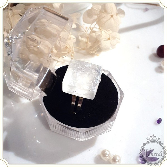 シャボン玉 ガラスタイルリング オーロラ ホワイト シルバー ストーン フリーサイズ 指輪 ９号 1枚目の画像
