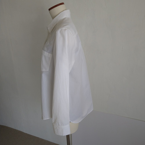 天然素材のシャツ、ブラウス/クレマチスのシンプルシャツ/白刺繍 5枚目の画像