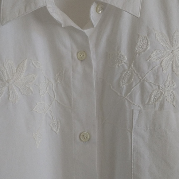 天然素材のシャツ、ブラウス/クレマチスのシンプルシャツ/白刺繍 8枚目の画像