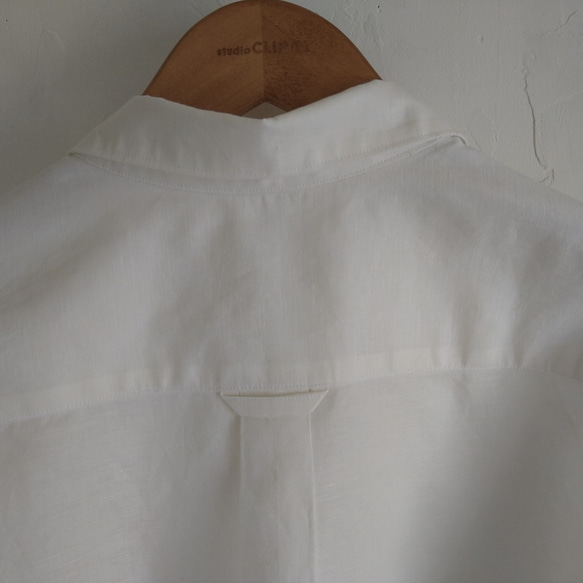 天然素材のシャツ/リネン、コットンの白シャツ/ガーベラとブルースターの刺繍/ 8枚目の画像