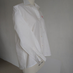 天然素材のシャツ/リネン、コットンの白シャツ/ガーベラとブルースターの刺繍/ 9枚目の画像