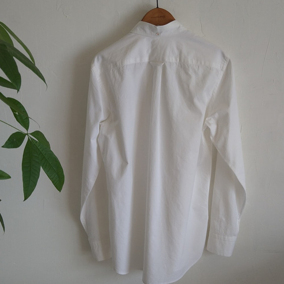 天然素材のシャツ/リネン、コットンの白シャツ/ガーベラとブルースターの刺繍/ 6枚目の画像