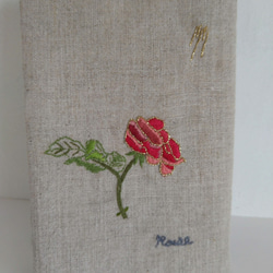 天然素材/ブックカバー/リネン/＊(注)右開き文庫本サイズ/"希望に向かって！"赤い薔薇、手刺繡 1枚目の画像