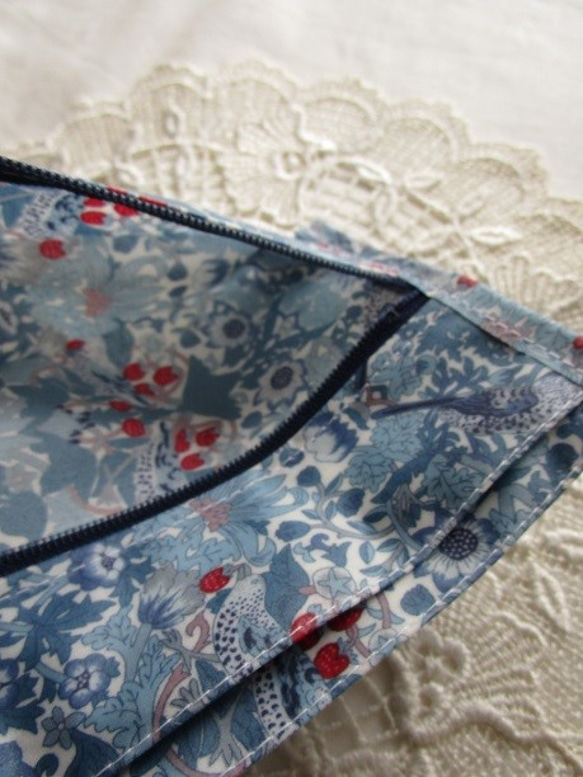 ウエットティッシュポーチ　リバティラミ　ストロベリーシーフスプリング 3枚目の画像