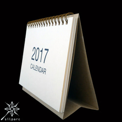 2017年 卓上カレンダー（月曜始まり） 2枚目の画像