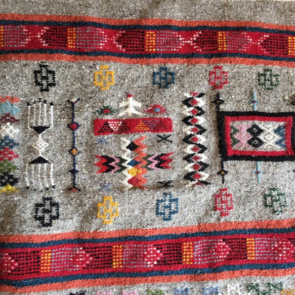 手織り アマジグのシンボルをふんだんに織り込んだオリジナル　キリムM ガフサ70 8枚目の画像