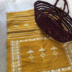 手織り ベルベル女性たちがつけるアクセサリー　ベルベルの文様ハレル　キリムM ガフサ77　約63X115㎝ 1枚目の画像