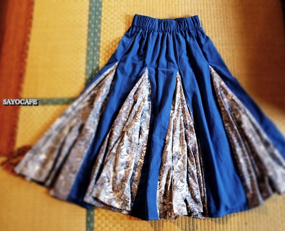 リバティを使ったボリュームたっぷりパッチワークヘムスカート(ブルー) 5枚目の画像