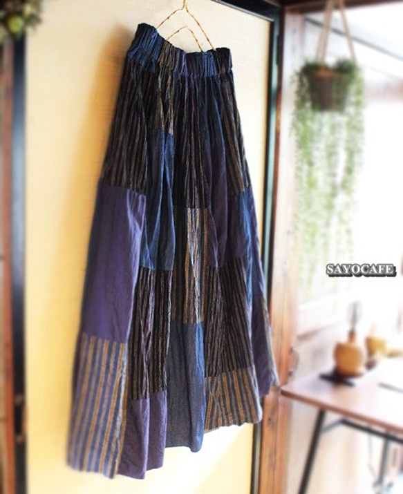 SAYOCAFE、遠州綿紬を使ったパッチワークスカート(藍系) 2枚目の画像