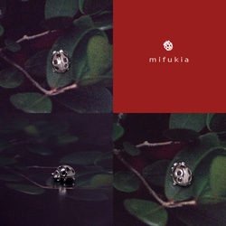 【てんとう虫のピアス】K18WGxブラックダイヤモンド〈片耳用〉 2枚目の画像
