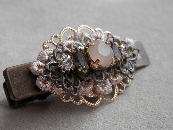 オパール色ストーン付ヘアクリップ 3枚目の画像