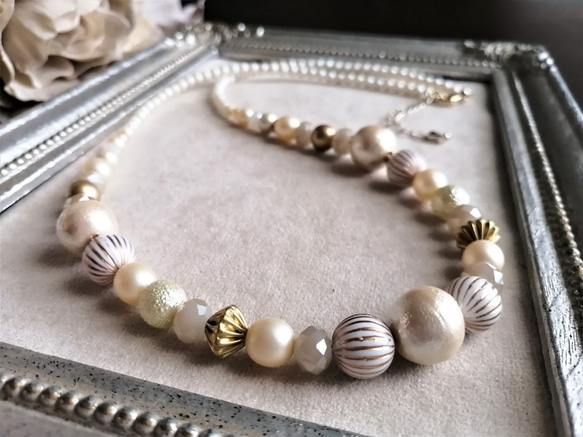 *送料無料*コットンパールと白系ビーズの少し長めのネックレス 3枚目の画像