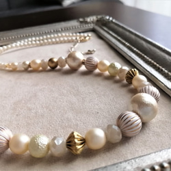 *送料無料*コットンパールと白系ビーズの少し長めのネックレス 7枚目の画像