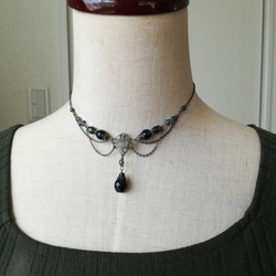 タンザナイト色ビーズのレースデザインチェーンネックレス 3枚目の画像