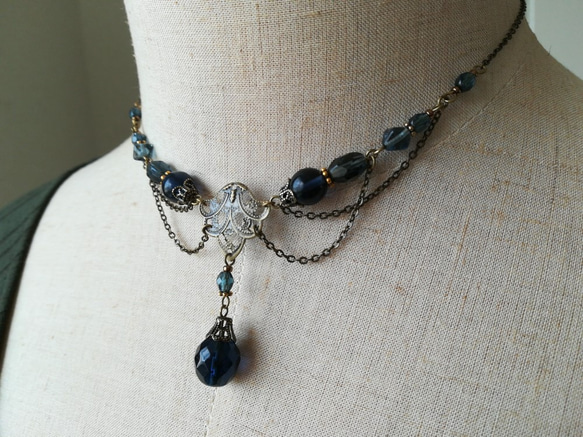 タンザナイト色ビーズのレースデザインチェーンネックレス 5枚目の画像