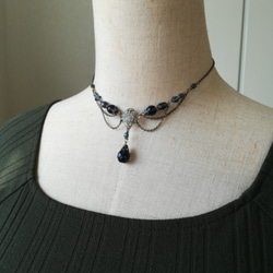 タンザナイト色ビーズのレースデザインチェーンネックレス 6枚目の画像