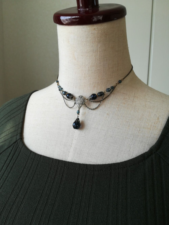 タンザナイト色ビーズのレースデザインチェーンネックレス 6枚目の画像