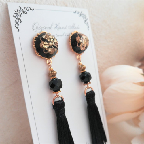 レジンカボションと黒タッセルの大人ピアス ピアス（その他