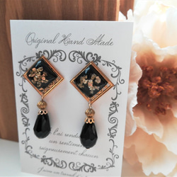 スクエア型レジンカボションと黒ビーズの大人ピアス 4枚目の画像