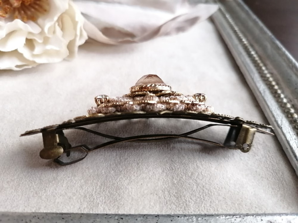 シャンパン色カボションと透かしパーツのバレッタ 6枚目の画像