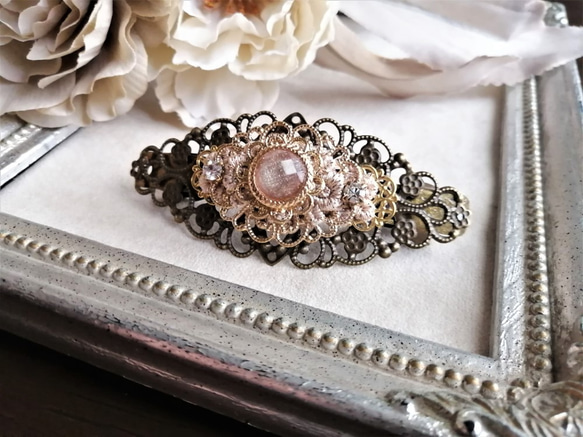 シャンパン色カボションと透かしパーツのバレッタ 2枚目の画像