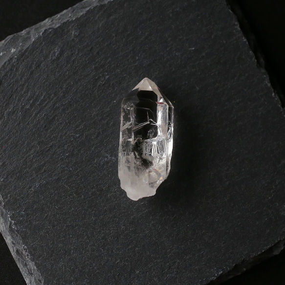 ウィンドウ付！トマスゴンサガ産ポイントクォーツ　水晶　原石　特価 2枚目の画像
