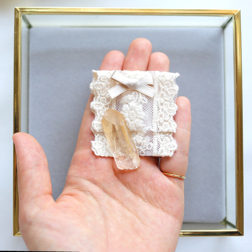 天然石の持ち歩きに！レースの小袋 サシェ 小物入れ ハンドメイド