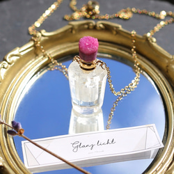 本物の天然石 クォーツの香水瓶ネックレス 水晶 ジオード 1枚目の画像