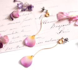 ローズの花びら（うす紫）ピアス / イヤリング 2枚目の画像