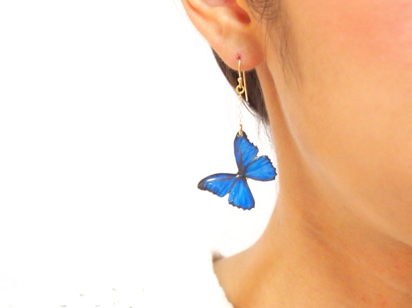 Ocean Blue Butterfly Earrings [Pierced or Clip-on] 第4張的照片