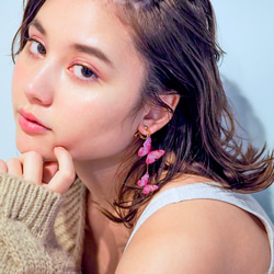 Light Pink Butterfly Earrings,asymmetry [Pierced or Clip-on] 第1張的照片