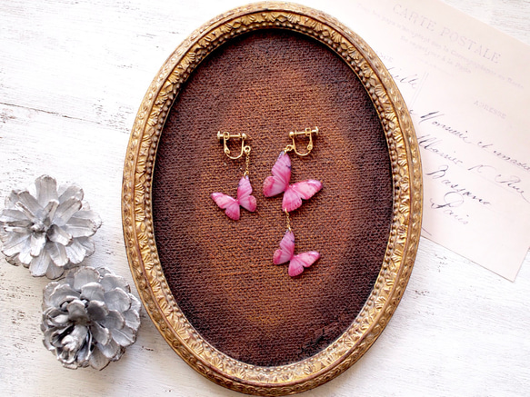 Light Pink Butterfly Earrings,asymmetry [Pierced or Clip-on] 第4張的照片