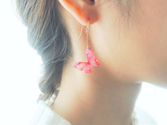 Light Pink Butterfly Earrings,asymmetry [Pierced or Clip-on] 第6張的照片